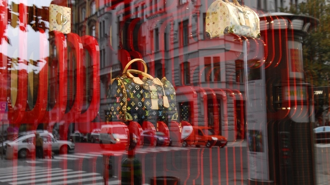 escaparate tienda lujo Louis Vuitton
