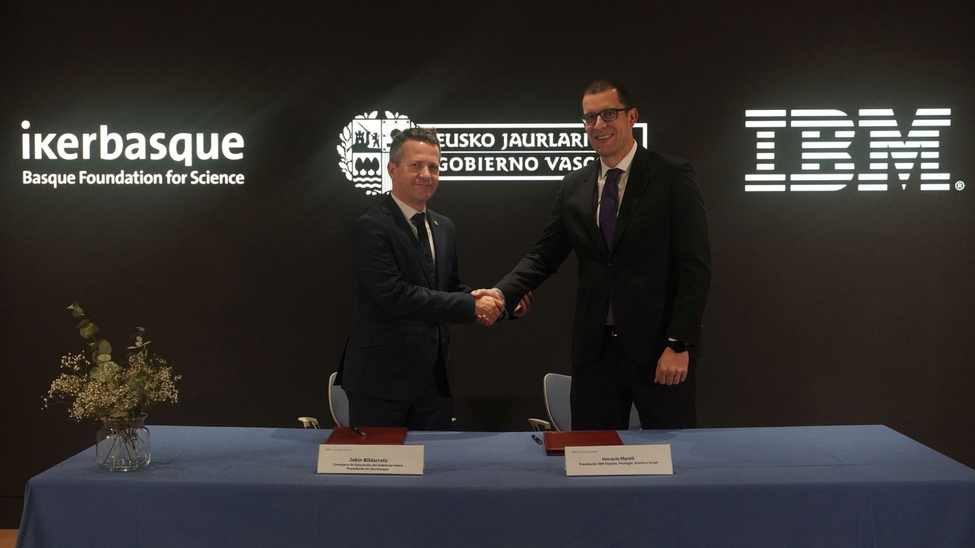 Horacio Morell, presidente de IBM SPGI, y Jokin Bildarratz, consejero de Educación del Gobierno Vasco y presidente de Ikerbasque.
